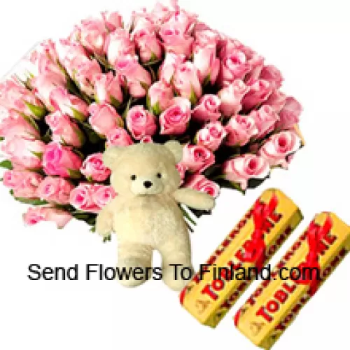 Bouquet de 75 roses roses avec des remplissages saisonniers, un mignon ours en peluche et des barres de chocolat Toblerone