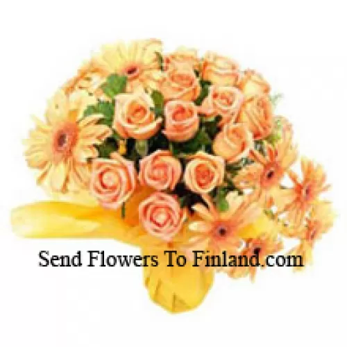 11 Roses oranges et 8 Géraniums oranges dans un vase